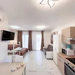 Bright Close To The Sea Апартаменти