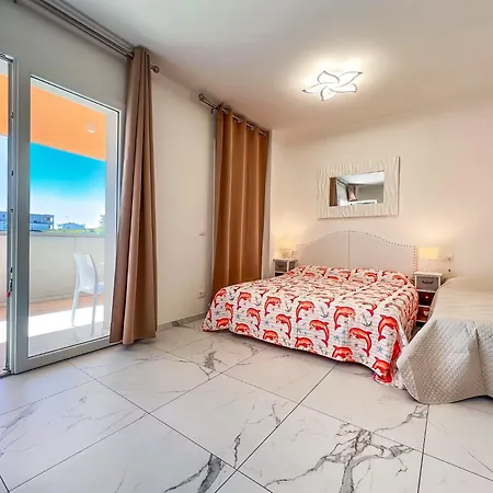 Bright Close To The Sea Апартаменти *