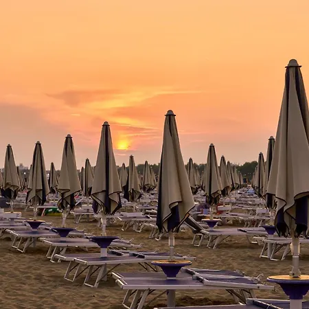 Апартаменти Bright Close To The Sea