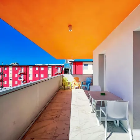 Bright Close To The Sea Апартаменти