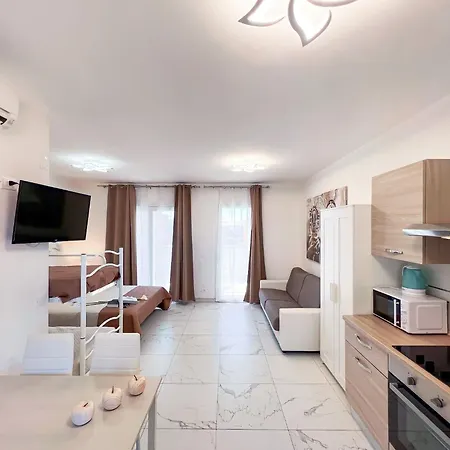 Bright Close To The Sea شقة