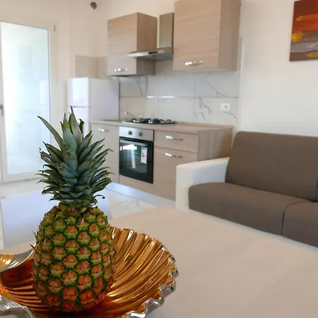 Bright Close To The Sea Apartment