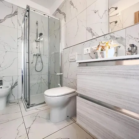 Apartment Bright Close To The Sea *