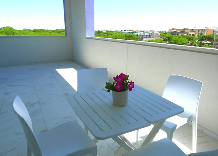 Апартаменти Bright Close To The Sea