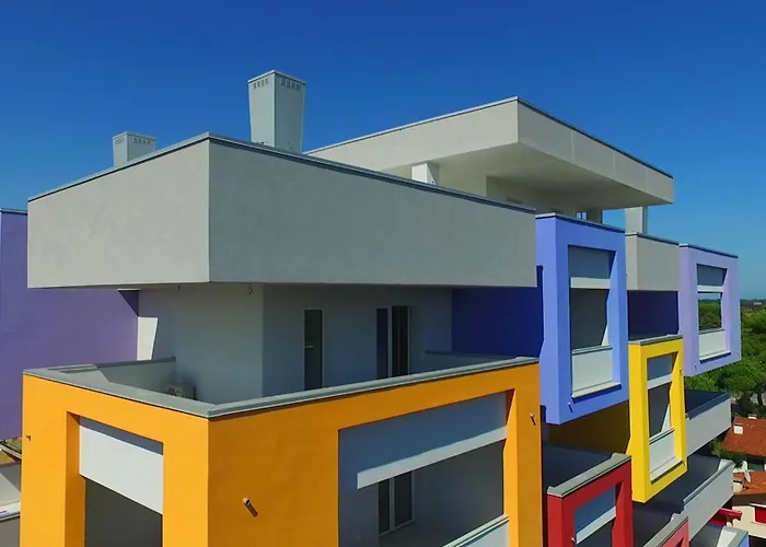 Bright Close To The Sea Апартаменти *